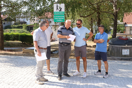 OGLED NOVEGA OTROŠKEGA IGRIŠČA NA RAKEKU 02 FOTO LJUBO VUKELIČ